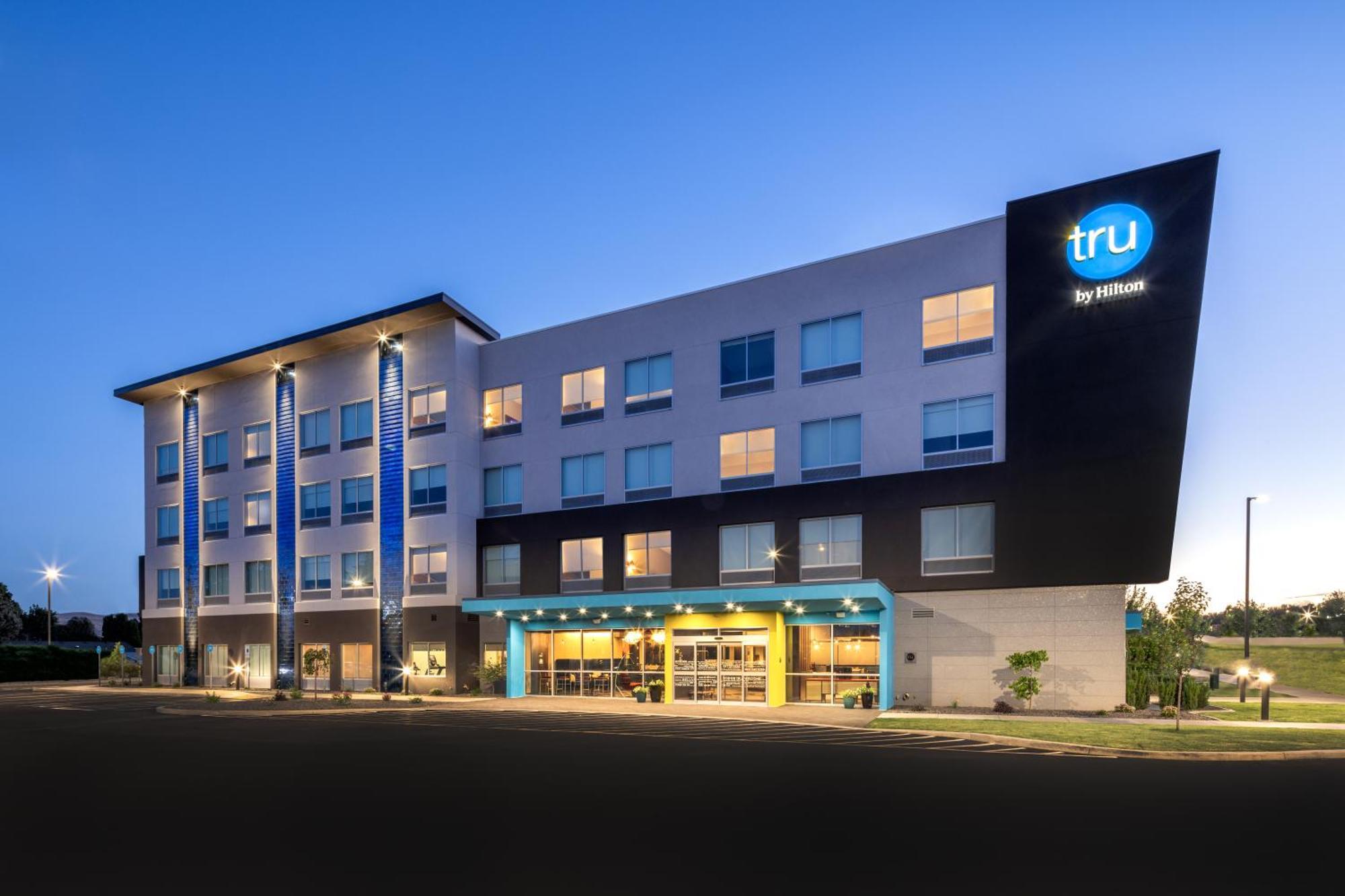 Tru By Hilton Yakima Airport Hotel Exterior photo