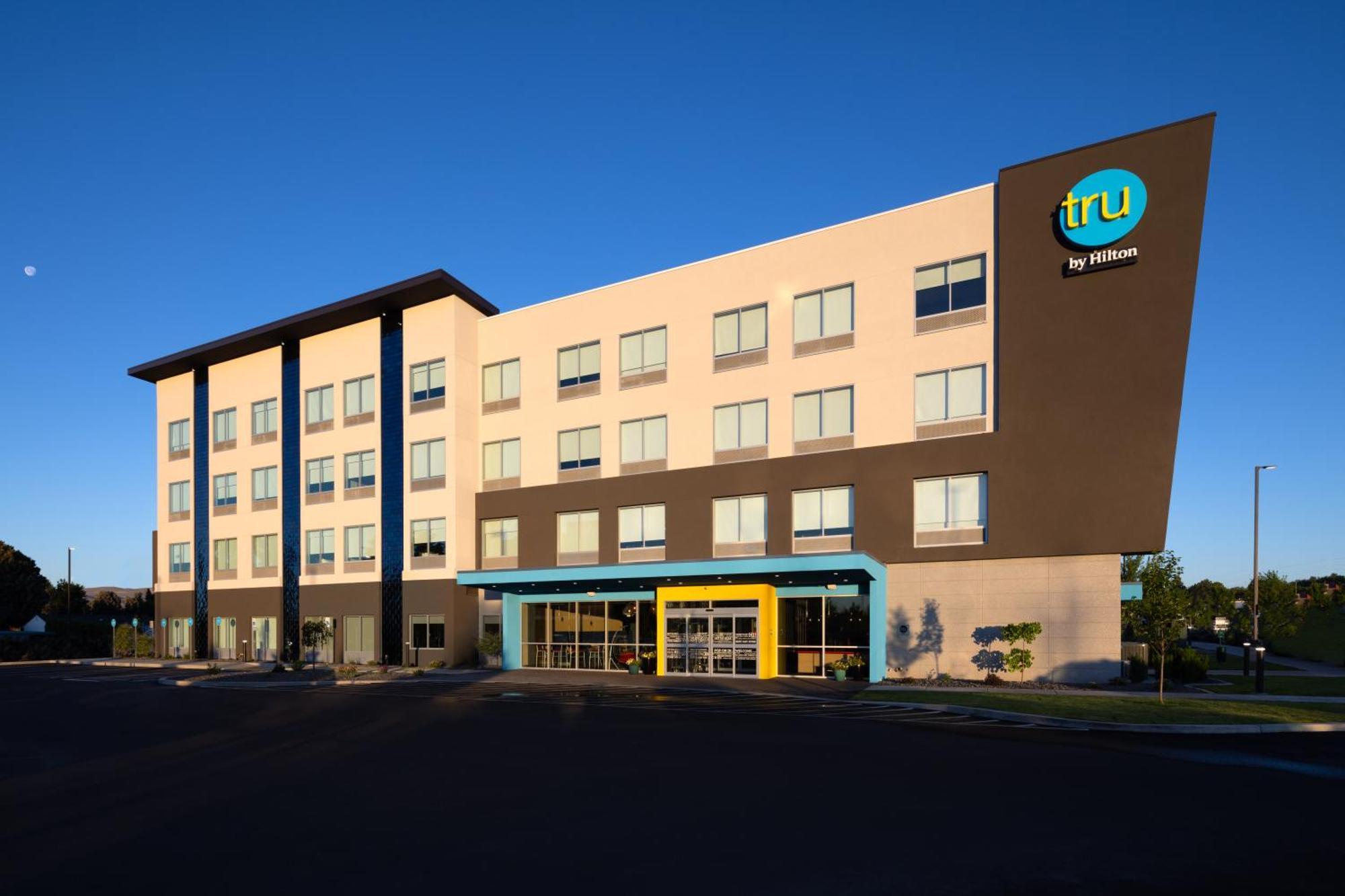 Tru By Hilton Yakima Airport Hotel Exterior photo